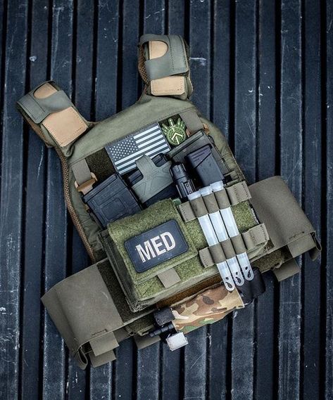 My minimalist plate carrier solution. Ferro Concepts Slickster in Ranger Green with Ferro Concepts shoulder pads. @spiritussystems Chest Rig Chassis rigged up with SwiftClip buckles. Coyote Tactical Solutions tourniquet holder. Running some Med gear...: Ferro Concepts, Plate Carrier Setup, Shtf Gear, Military Brat, Tactical Solutions, Tactical Kit, Military Vest, Tactical Life, Military Gear Tactical