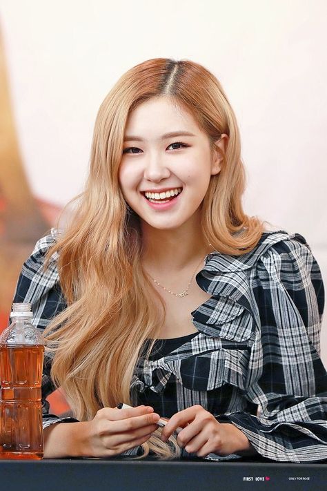 @⚡MinHyungSuki⚡ Rosé Fansign, Rosé Smile, Parkchaeyoung Blackpink, Roseanne Park, Rose And Rosie, Park Rosé, Rosé Jisoo, Rose Blackpink, Rose Park