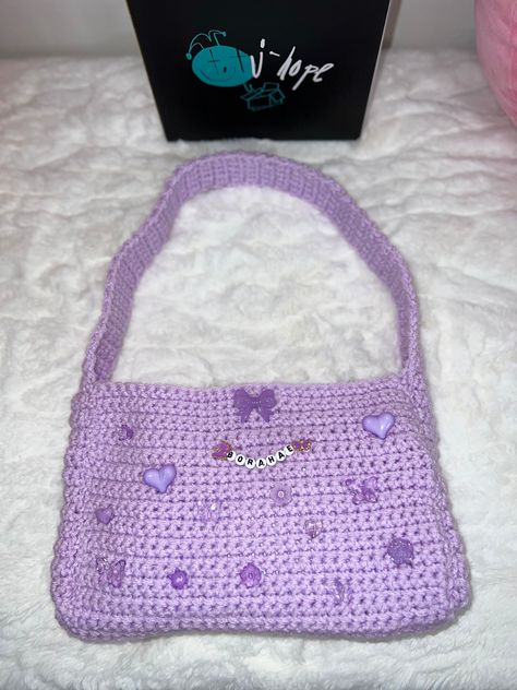 Hand made crochet bag. Inspired by BTS. This beautiful purple bag I called it Borahae bag. You can carry your keys, phone, wallet and your photo card. Cute Crochet Bag Ideas, Purple Crochet Bag, Crochet Purple, Crochet Wallet, Purple Crochet, My Style Bags, Confection Au Crochet, Tech Bag, Crochet Clothing And Accessories