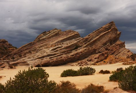 The One Place In Southern California That Must Be Seen To Be Believed La Hikes, Vasquez Rocks, Channel Islands National Park, Scenic Road Trip, American Frontier, Scenic Roads, Mammoth Lakes, Hiking Guide, Historic Preservation