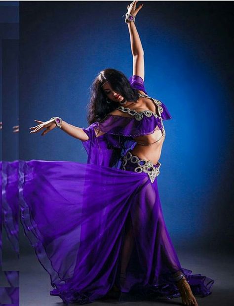 Bellydance Photoshoot, Belly Dancer Costumes, Belly Dancing Workout, Goddess Outfit, Belly Photos, Dancer Poses, Dancer Pose, Dance Clothing, Burlesque Costumes