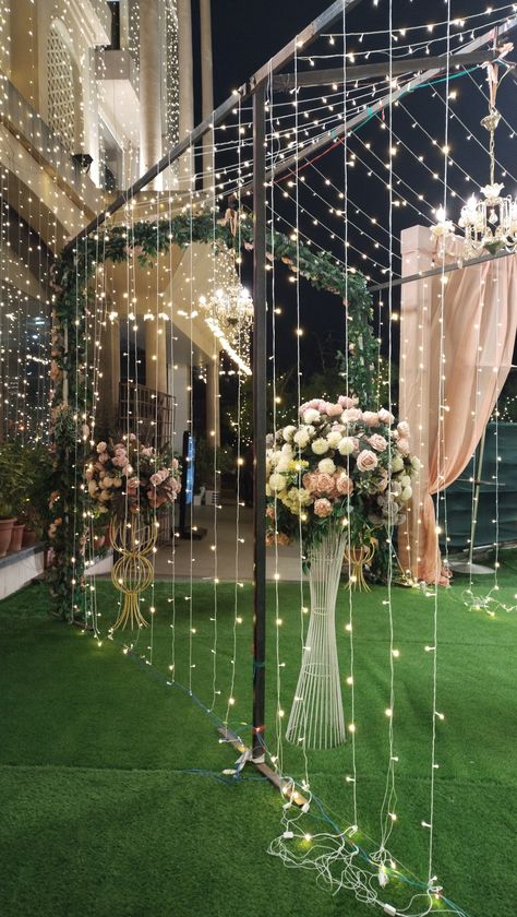 Wedding Hall Wall Design, Party Entry Decorations, Party Entrance Decoration Entryway, Graduation Entrance Decoration, Entrance Decoration Entry Ways, Entrance Decor For Wedding, Entryway Wedding Decor, Prom Entrance Ideas, Wedding Entry Decor