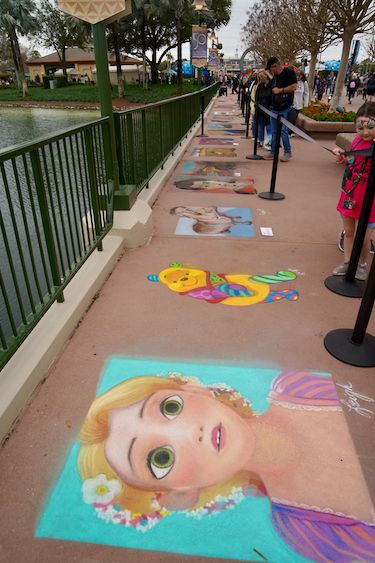 Character Chalk Art, Chalk Art Disney, Chalk Driveway, Disney Chalk Art, Driveway Chalk, Chalk Artwork, Chalk Wall Art, Chalk Art Festival, Chalk Art Ideas