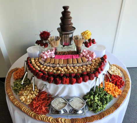 Chocolate Fountain Display, Fruit Table Display, Dessert Tables Ideas, Mini Chocolate Fountain, Chocolate Fountain Wedding, Chocolate Fountain Bar, Fruit Display Wedding, Chocolate Fountain Recipes, Mom Prom