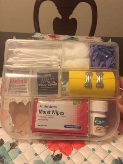 DIY First Aid Kit from Dollar Tree Aid Kit Aesthetic, First Aid Kit Aesthetic, Backpacking First Aid Kit, Hiking First Aid Kit, Camp Director, Organizing Things, Reuse Containers, Diy First Aid Kit, Camping Hacks Diy