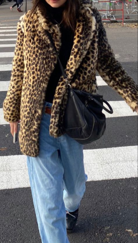 Cheetah Print Coat Outfits, Print Coat Outfit, Leopard Coat Outfit, Dark Fits, Luna Aesthetic, London Fits, Cheetah Print Coat, Cheetah Print Outfits, Estilo Olivia Palermo