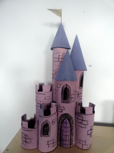 Cute ideas for reusing toilet paper rolls! Love the castle. From http://incywincyartclub.wordpress.com Castle Crafts, Roll Craft, Toilet Roll Craft, Casa Halloween, Diy Toilet, College Halloween, Toilet Paper Roll Crafts, Paper Roll Crafts, Paper Towel Roll Crafts