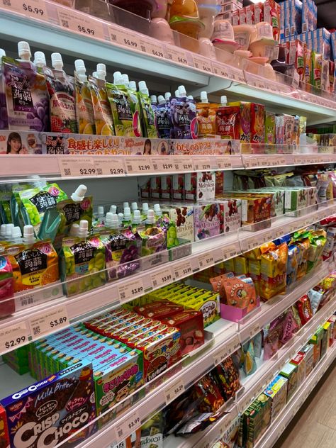 Seoul Korea Convenience Store, Asian Convenience Store Aesthetic, Korea Grocery Store, Convience Store Snacks, Market Aesthetic Korean, Asian Convience Store, Korea Convenience Store Food, Japanese Convience Store Food, Korean Snacks Convenience Store