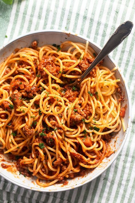 Discover a lighter take on spaghetti with ground turkey in our delicious Bolognese sauce recipe! Perfect for a cozy night in or entertaining guests. #thefastrecipe #TurkeySpaghetti #Bolognese #HealthyEating #EasyRecipes #FamilyDinner #ComfortFood #CookingInspiration #WeeknightMeal #SimpleIngredients #TastyTuesday #RecipeIdeas #FoodieFinds #DinnerInspo #PinterestRecipes #HomemadeGoodness Turkey Sausage Spaghetti, Spaghetti Bolognese Aesthetic, Turkey Spaghetti Recipes, Spaghetti With Ground Turkey, Ground Turkey Bolognese, Leftover Spaghetti Recipe, Turkey Bolognese Sauce, Ground Turkey Spaghetti, Ground Turkey Recipe