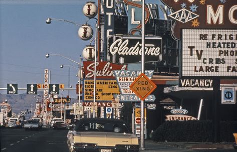 this isn't happiness™ (Leaving Las Vegas, Denise Scott Brown), Peteski Mac Wallpaper Desktop, Vintage Desktop Wallpapers, California Wallpaper, Desktop Wallpaper Macbook, 90s Wallpaper, Wallpaper Notebook, Laptop Wallpaper Desktop Wallpapers, Computer Wallpaper Desktop Wallpapers, Karakter Disney