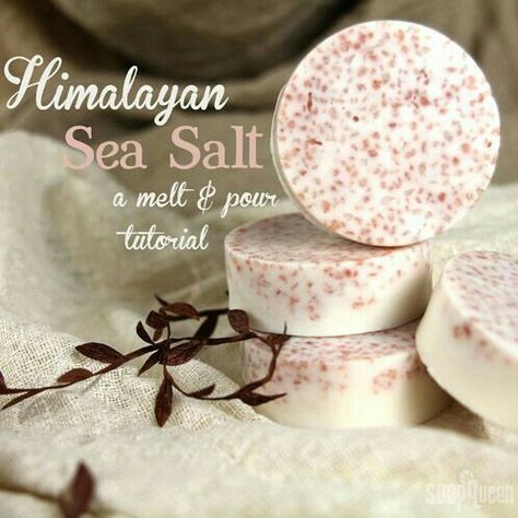 Sabonetes Diy Lush, Savon Diy, Săpunuri Handmade, Handmade Soap Recipes, Melt And Pour, Homemade Soap Recipes, Diy Spa, Homemade Bath Products, Diy Body