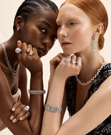 Models star in 'Ice Age' jewelry fashion story focus on white stones and silver settings with heirloom attitude in Harper's Bazaar UK March 2022. Chanel Editorial, Jewellery Fashion Shoot, Model Website, From Paris With Love, Jewellery Photography Inspiration, Creative Jewelry Photography, Jewelry Photography Styling, Jewelry Editorial, Instagram Jewelry