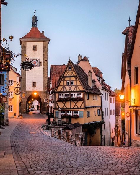 German Wallpaper, Germany Aesthetic, Travelling Abroad, German Architecture, Rothenburg Ob Der Tauber, Christmas Destinations, Town Building, Emergency Evacuation, Medieval Town