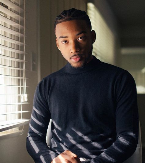 Algee Smith Mckay Euphoria, Algee Smith, Hair Doctor, Red Hood Jason Todd, Black Actors, Cute Black Guys, Man Crush Everyday, Black Men Fashion, Well Dressed Men