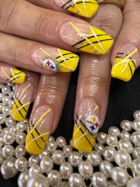 Black Gold Acrylic Nails, Nails Yellow And Black, Steelers Nails, Football Nails, Gold Acrylic Nails, Nails Yellow, Nfl Steelers, Yellow Nails, Coffin Nails Designs