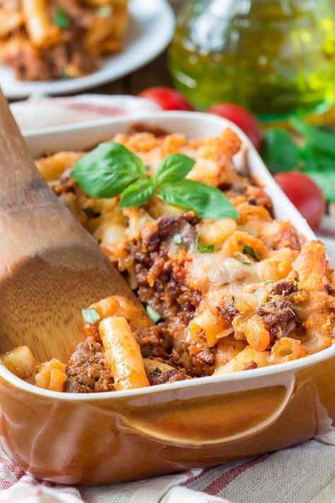 You can't go wrong making this incredible San Giorgio baked ziti! With just a handful of ingredients and 30 minutes in the oven, you'll have a scrumptious meal the entire family will love. Mince Pasta Bake, Ziti Al Forno, Ziti Pasta, Ziti Recipes, Baked Ziti Recipe, Low Calorie Cooking, Irish Stew, Speed Foods, Beef Pasta