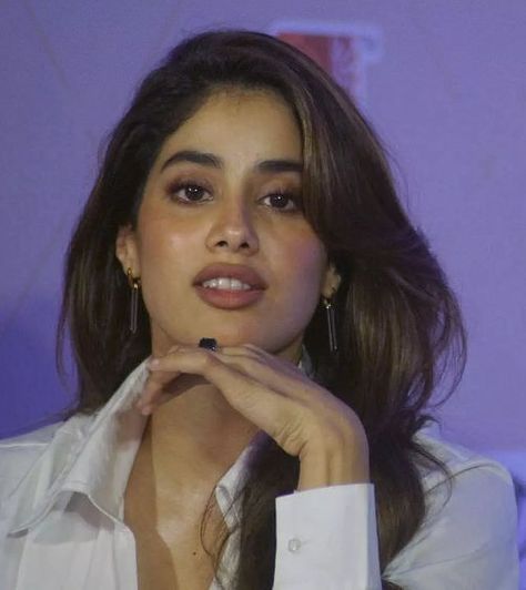 Jahnvi Kapoor Aesthetic, Jahanvi Kapoor, Janvhi Kapoor, Jahnvi Kapoor, Priyanka Mohan, Jhanvi Kapoor, Best Natural Makeup, Janhvi Kapoor, Casual College Outfits