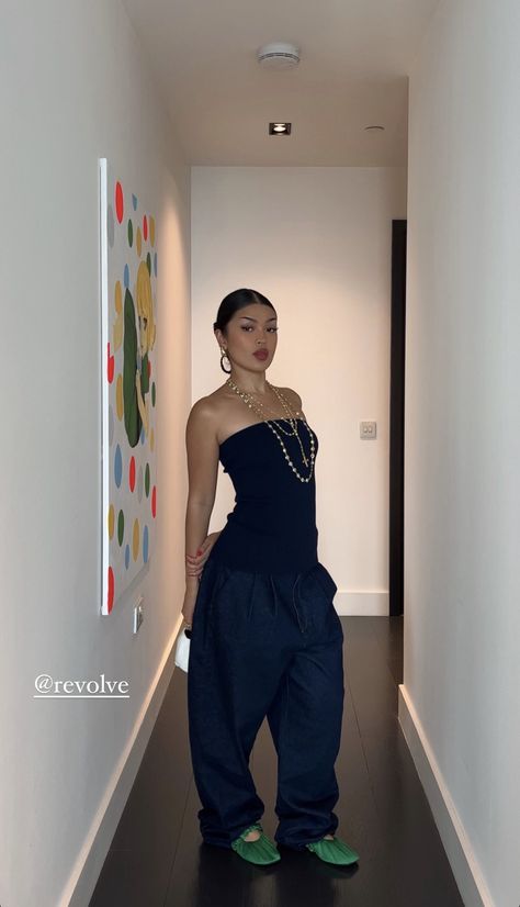 Koleen Diaz Aesthetic, Koleen Diaz Outfits, Jeans Tube Top, Koleen Diaz, Slick Back Hair, It Girl Outfit, Tube Top Outfits, Slick Back, Causal Outfits