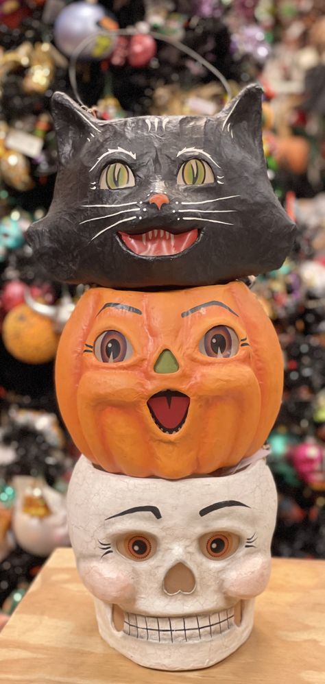 Vintage Halloween Candy Buckets, Vintage Halloween Pumpkins Paper Mache, Paper Mache Vintage Halloween Diy, Vintage Halloween Garland, Vintage Halloween Bucket, Antique Halloween Decor, 1960 Halloween, Vintage Halloween Decorations Diy, Vintage Halloween Diy