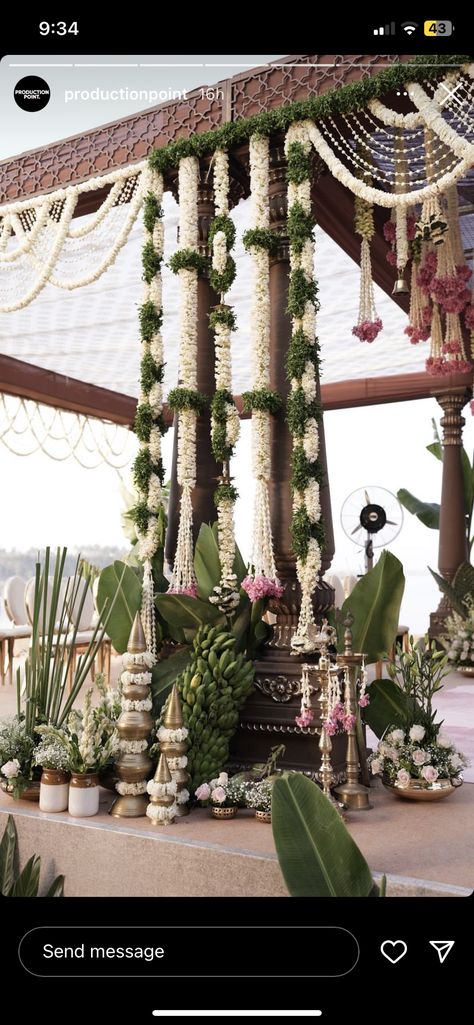 Mandir Wedding Decor, South Indian Muhurtham Decor, South Indian Mandap Decor Indoor, Tamil Mandap, Traditional Wedding Decor Indian, Night Wedding Mandap, Telugu Wedding Decor, Madhuramveppu Decor, South Indian Decoration Ideas