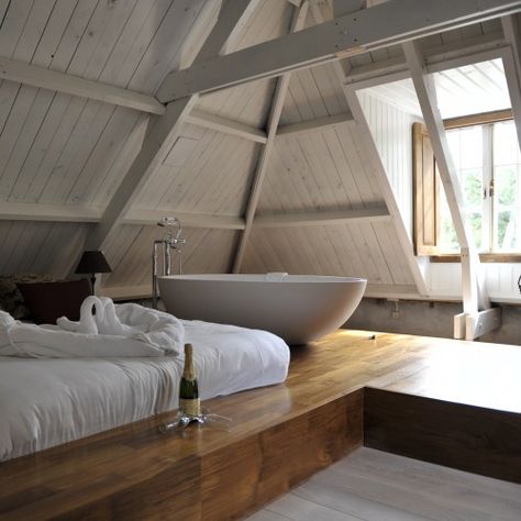 Cozy Bedroom Design, Cozy Loft, Bedroom With Bath, Attic Loft, Tiny Apartments, Attic Bedrooms, Attic Renovation, Attic Remodel, Loft Room