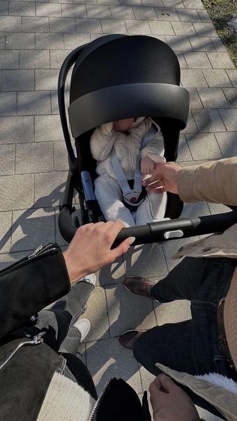 Wall posts Kai Rhodes, Miller Montgomery, Rhodes Aesthetic, Vom Avea Un Copil, Liz Tomforde, Graco Stroller, Brand Values, Future Mommy, Mommy Goals