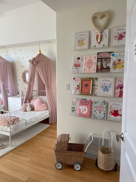 Pink girl room decor