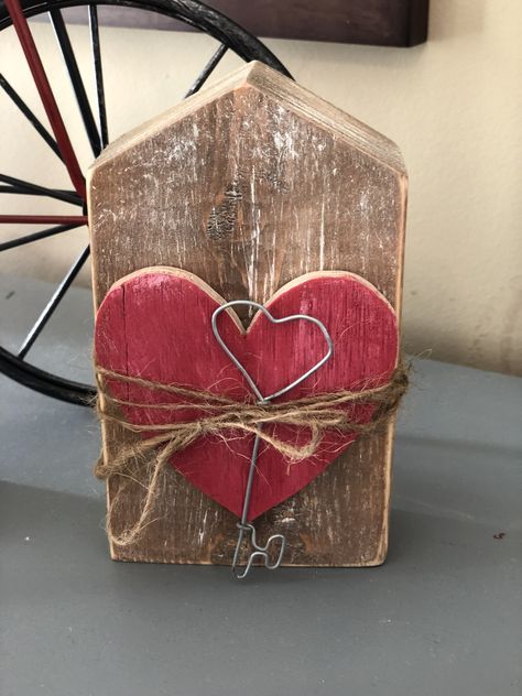 Diy Wood Valentines Decor, Wooden Heart Valentine Craft, Valentine's Wood Crafts, Wood Valentines Decor, Valentine Wood Crafts Diy, Wood Valentine Crafts, Valentines Day Wood Crafts, Valentines Wood Crafts, Wooden Hearts Diy