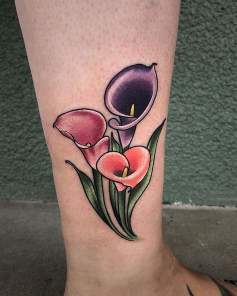 Calla lilies 💜 • • • • • • • • • • • • • • #jenniferfrancestattoo #jenniferfrances #featherhandstrand #callalily #callalilies… Calla Lily Tattoo Color, Calililly Flower Tattoos, Calla Lily Bouquet Tattoo, Calalilly Tattoo Calla Lily, Calla Lily Tattoo, Lily Tattoos, Portland Tattoo, Lillies Tattoo, Purple Calla Lilies