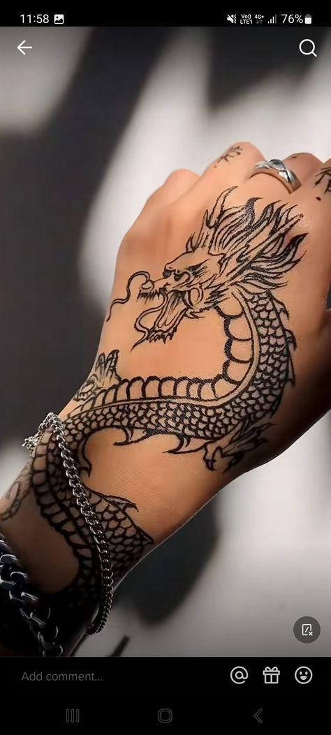 Hennah tattoo Dragon Tattoo Wrist, Dragon Henna, Tattoo Branding, Wrist Hand Tattoo, Dragon Hand Tattoo, Henna Style Tattoos, Henna Inspired Tattoos, Chinese Dragon Tattoos, Tato Henna