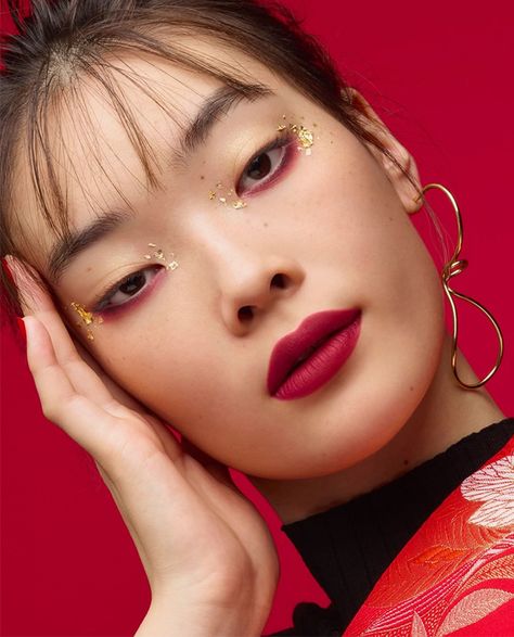 Vogue Makeup, Monolid Makeup, Asian Makeup Looks, New Year Hairstyle, New Year's Makeup, Chinese Makeup, Chinese New Year 2020, Makeup News, Japanese Makeup