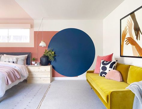 Orlando Soria on Instagram: “Anyone who knows me knows I love circles. So when I got the chance to paint a giant one on the wall of @somis_seeb’s house on the PREMIER…” Moody Walls, Orlando Soria, Lodge Plans, Gold Sofa, Modern Sofa Couch, Renovation Budget, Mid Century Modern Sofa, Modern Sofas, Big Girl Rooms