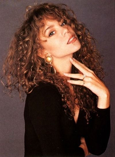 Mariah Carey Mariah Carey Young, Mariah Carey Hair, Maria Carey, Mariah Carey 1990, Mariah Carey 90s, Mariah Carey Pictures, The Cardigans, Curly Bangs, 90s Hairstyles