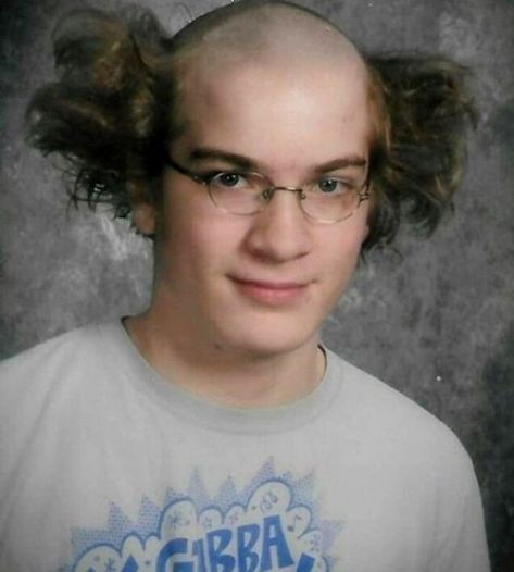 Worst Haircut Ever, Old School Hairstyles, Weird Haircuts, Haircut Fails, Ugly Hair, Hair Fails, Old Hairstyles, Bad Haircut, Haircut Pictures