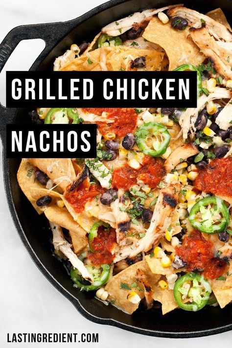 Grilled Chicken Nachos, Vegetarian Side Dish Recipes, Cooking Outside, Easy Nachos, Nachos Recipe Easy, Black Beans Corn, Chicken Nachos, Nachos Recipe, Grilled Chicken Recipes