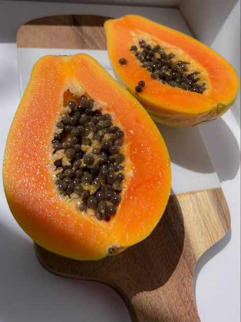 Aesthetic papaya Papaya Pictures, Fruit And Veg Market, Brazilian Fruit, Papaya Fruits, Healthy Food Motivation, Healthy Foodie, Fruit And Veg, Food Obsession, Pretty Food