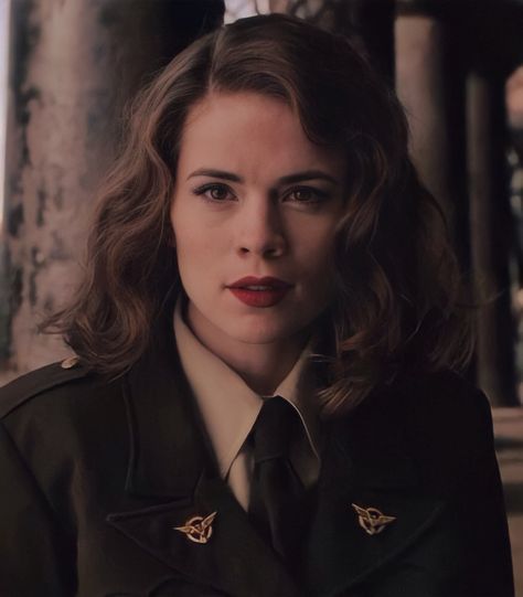 Agent Carter Hair, Mcu Women, Chloe Bennett, Women Appreciation, Hayley Atwell, Lena Luthor, Peggy Carter, Agent Carter, Tough Girl