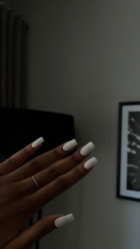 Nail Idea Plain, Best Plain Nail Colors, Plain Polish Nails, Square White Short Nails, Short Gel Nails Colors, Short White Acrylic Nails Coffin, Square Nails Ideas Medium Simple, Plain White Square Nails, White Gel Nails Square