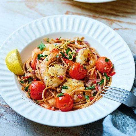 Chilli and garlic prawn spaghetti Creamy Garlic Prawn Pasta, Prawn Pasta Recipe, Recipe For Chilli, Garlic Prawn Pasta, Chilli Garlic Prawns, Prawn Spaghetti, Garlic Prawn, Prawn Pasta, Salad Appetizer