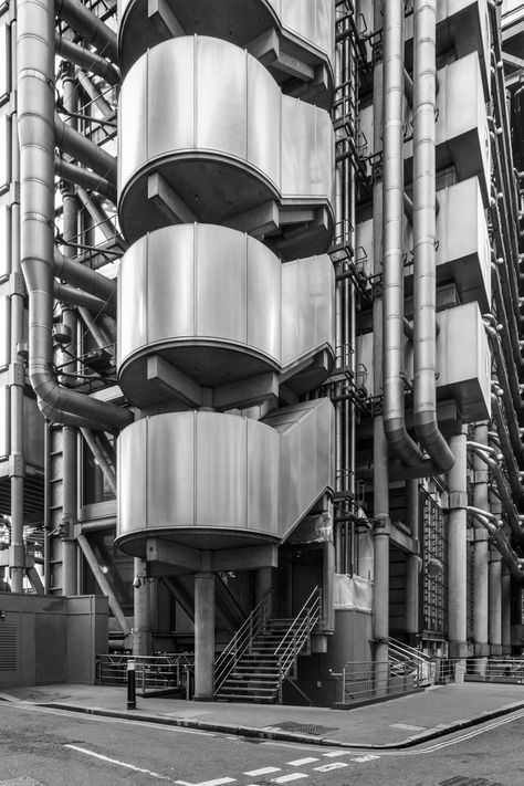 Simon Phipps on Twitter: "Lloyds Building, London, Richard Rogers Partnership. Engineers, Ove Arup & Partners (team leader Peter Rice), 1978-1986 Photo: Simon Phipps… https://t.co/GpLbVlNuPD" 21st Century, Richard Rogers, London Buildings, Brutalist Architecture, Team Leader, Brutalism, Office Building, Contemporary Architecture, Architecture Design