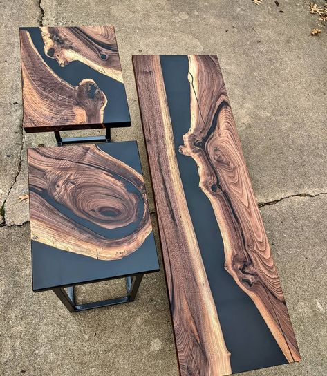 Wooden Epoxy Table, Cool Table Top Ideas, Epoxy Resin Coffee Table, Wood Projects Table, Resin And Wood Coffee Table, Black Wood Decor, Epoxy Table Top Diy, Black Epoxy Wood Table, Wood And Epoxy Projects