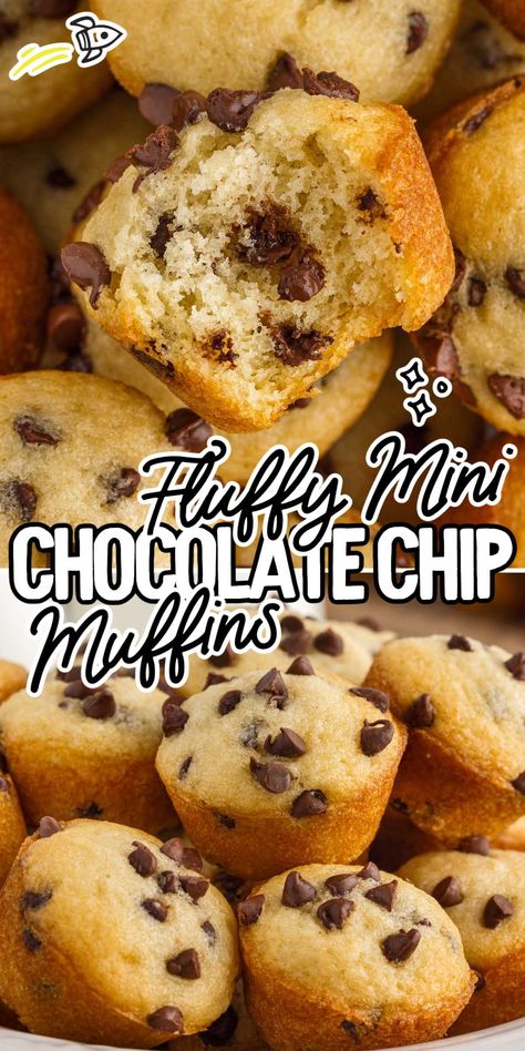 Choclate Chip Muffins, Chocolate Chips Muffins, Moist Chocolate Chip Muffins, Homemade Chocolate Chip Muffins, Chocolate Chip Muffins Easy, Peach Cobbler Muffins, Mini Muffin Recipe, Choc Chip Muffins, Mini Chocolate Chip Muffins