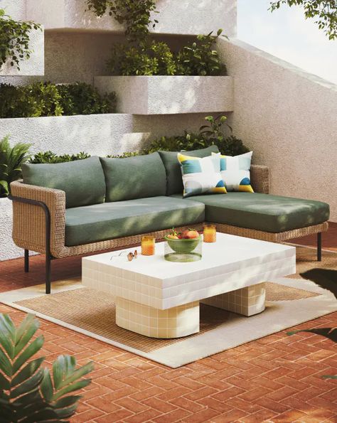 Midcentury Backyard, 70s Home Exterior, Modern Balcony Furniture, Mid Century Outdoor Furniture, Modern 70s Home, Mid Century Modern Patio Furniture, Beige Coffee Table, Mid Century Patio Furniture, Mid Century Modern Outdoor Furniture