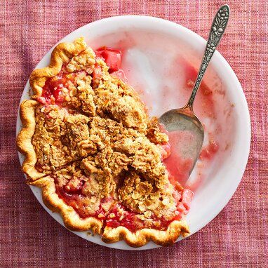 pure-rhubarb-crumble-pie-RU341621 Rhubarb Pies, Rhubarb Crumble Pie, Rhubarb Dessert, Easter Pie, Dessert Summer, Crumble Pie, Rhubarb Crumble, Strawberry Rhubarb Pie, Pie Crumble