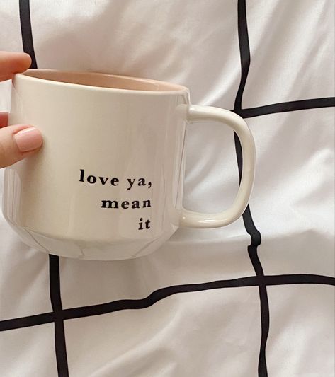 Minimal Mug Design, Minimalist Mugs, Bf Bday, Minimal Mug, Trendy Apartment, Pretty Mugs, Wedding Decor Style, Cute Mug, Diy Crafts For Gifts