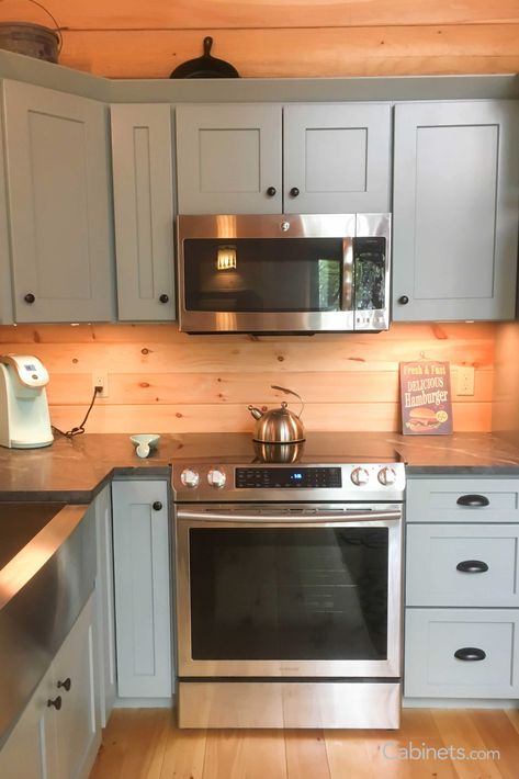 Haze Cabinets, Cabin Kitchen Cabinets, Log Cabin Kitchen Ideas, Interior Design Ideas Kitchen, Log Cabin Kitchens, Log Cabin Kitchen, Log Home Kitchen, Cabin Homes Interior, Log Home Interior