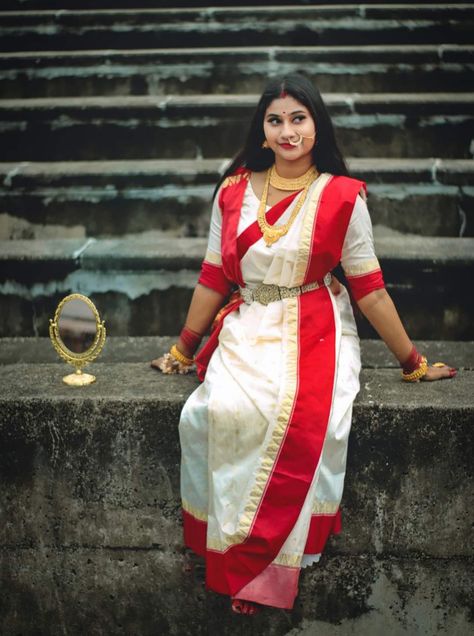 Bengali Saree Drape Style, West Bengal Traditional Dress, Bengali Saree Photoshoot, Photoshoot Saree, Red Saree Wedding, Durga Pooja, Bengali Saree, Bengali Quotes, Kali Ma