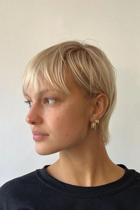 The “Soft Crop” Is The Most In-Demand Haircut In London Right Now | British Vogue Blonde Mullet Women, Micro Bob, Platinum Pixie Cut, Hair Doos, Haircut 2024, Crop Haircut, Crop Hair, Really Short Hair, Great Haircuts