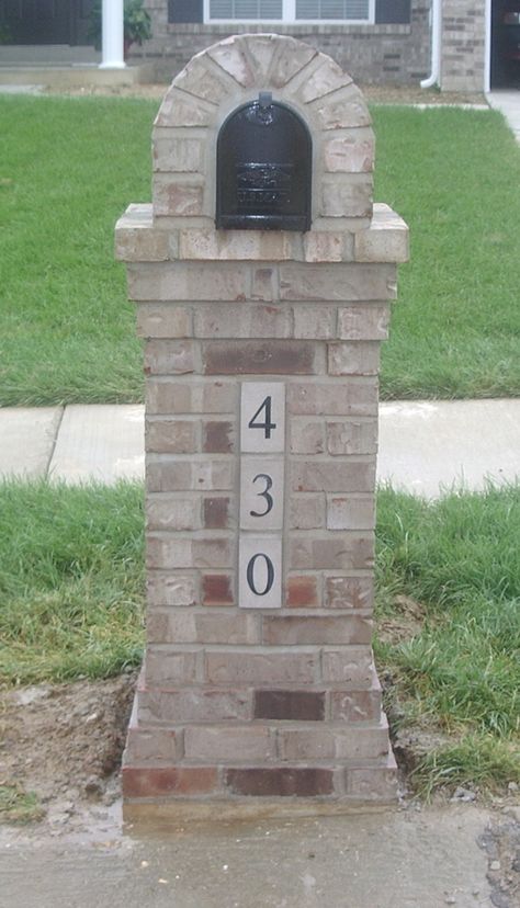 Mailbox ideas Mailbox Column, Brick Mailboxes, Mailbox Diy, Mailbox Designs, Stone Mailbox, Brick Mailbox, Home Mailboxes, Mailbox Makeover, Mailbox Landscaping