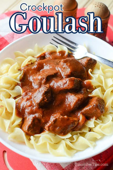 Beef Goulash Slow Cooker, Crock Pot Goulash, Goulash Slow Cooker, Crockpot Goulash Recipe, Hungarian Goulash, Chicken Paprikash, Beef Goulash, Goulash Recipe, Crock Pot Beef